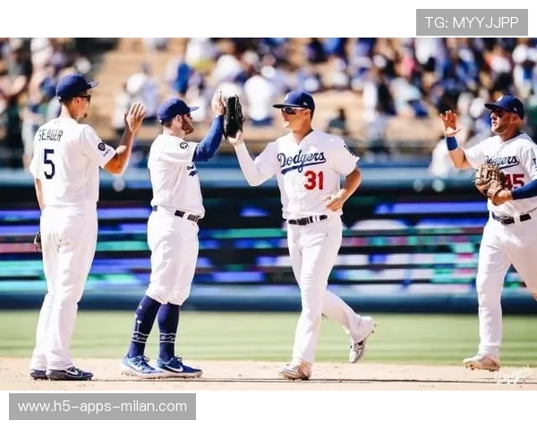 道奇绝境逆袭蓝鸟 第七战神奇翻盘勇夺两连冠 道奇绝境逆袭蓝鸟 第七战神奇翻盘勇夺两连冠