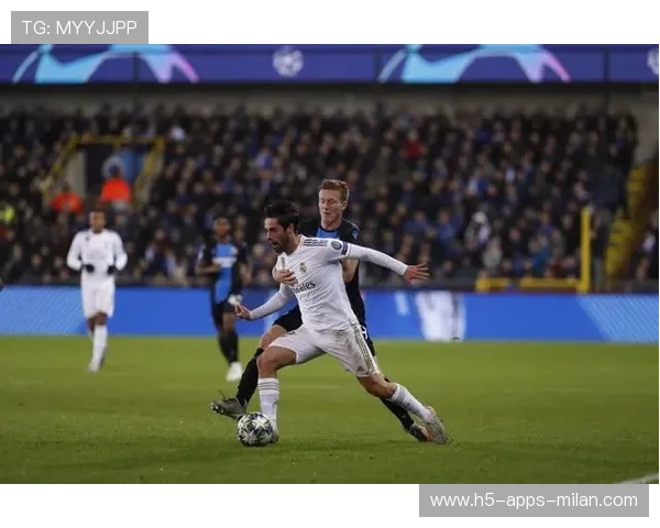 维尼修斯拉球过人后的直塞精准到位，皇马再度制造威胁