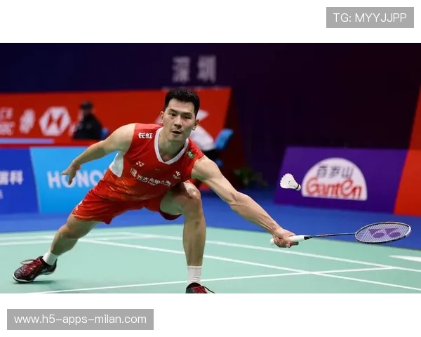 羽毛球运动员连续反杀展示顶级稳定性